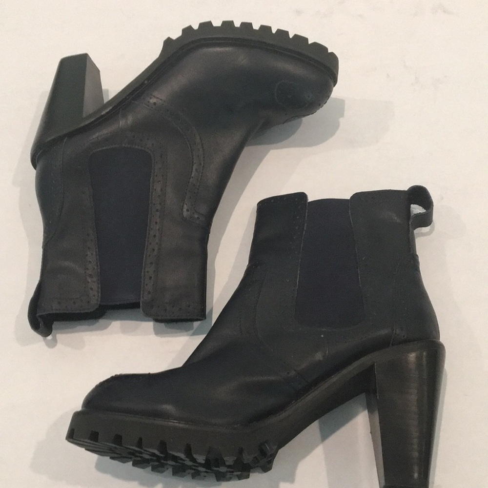 Chelsea bootie with heel